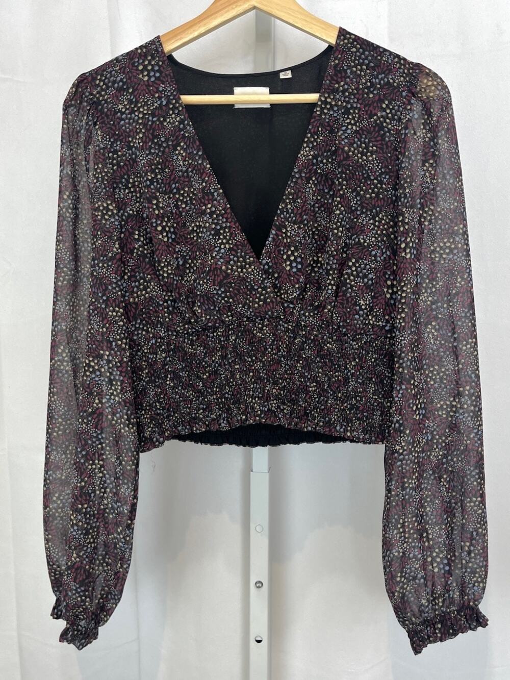 WILFRED Aritzia Wistful Blouse Floral V Neck Long Sleeve Smocked Black Multi M